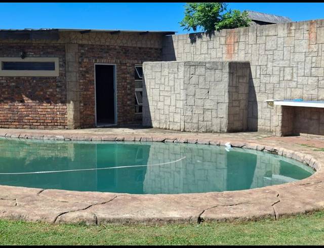 10 BEDROOM HOUSE FOR SALE IN CLAREMONT